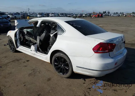 2012 Volkswagen Passat 2.5L Sel z USA, uszkodzony, nr VIN 1VWCP7A33CC065807